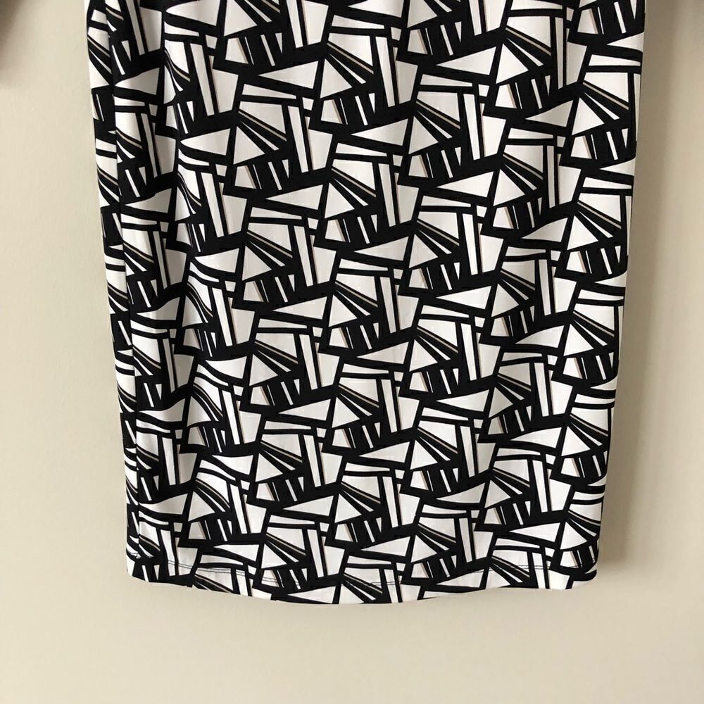 Chico’s Black/White Abstract Pattern‎ Faux Leather Trim Shift Dress Size Small - Picture 9 of 13